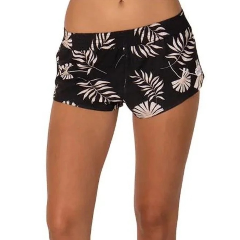 SISSTREVOLUTION Sweet Sol Pull On Board Shorts in Black